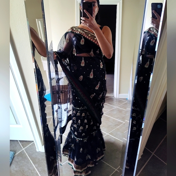 Divya Kanakia Pre-stitched Ruffled saree & sequin ready to wear blouse XS NWT - Picture 9 of 15